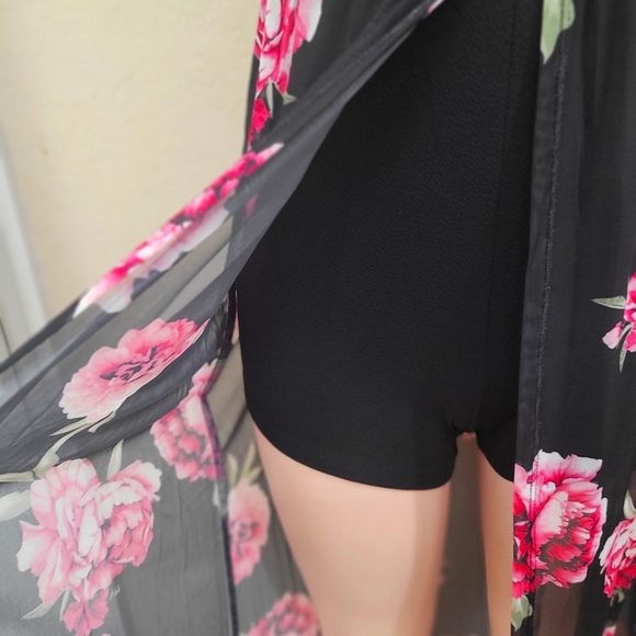 MEDIUM-Beautiful large flower print maxi dress and romper all in one!😍 MEDIUM - Picture 3 of 3